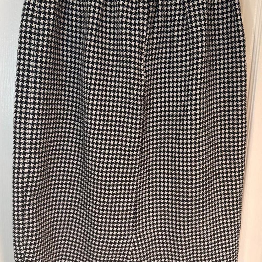 Classic houndstooth knee length skirt - Picture 3 of 3